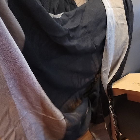 Scarf - Picture 4 of 5